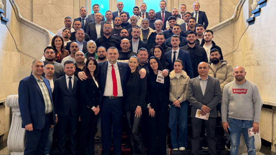 Делян Пеевски, лидер на ДПС и ПГ на ДПС-НОВО НАЧАЛО се срещна с младежи от Ямбол