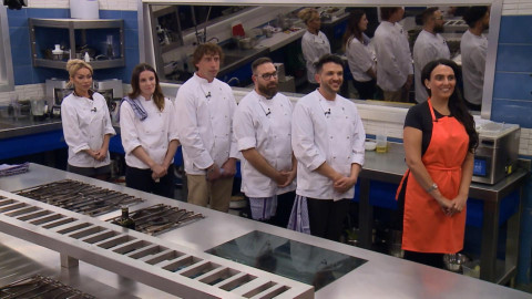 Тото се подиграва на Пиленцето, тя му прощава от висотата на Монако