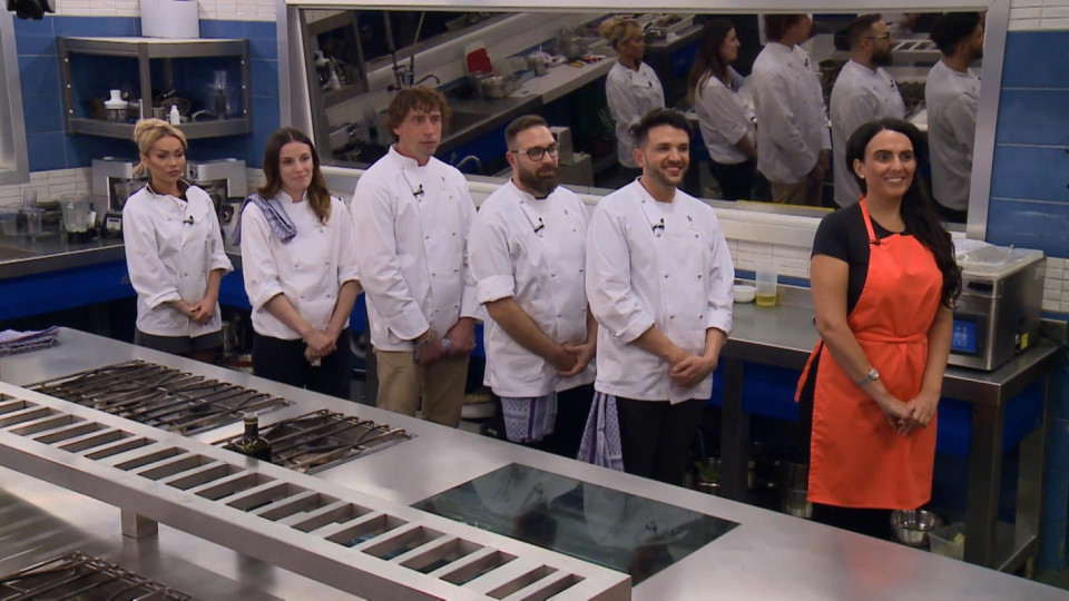 Тото се подиграва на Пиленцето, тя му прощава от висотата на Монако