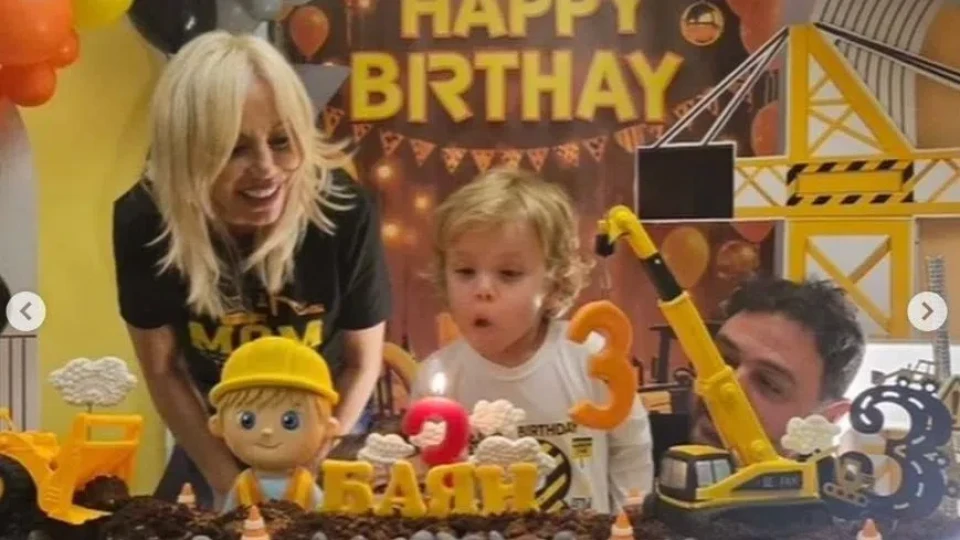 Камелия изживя двойна радост! И показа какъв ще стане сладкия Баян (Снимки)