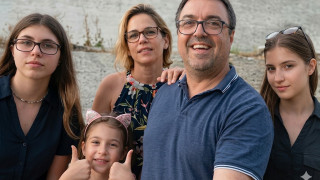 Четири жени пазят леглото на Васко Мавриков след тежка хирургическа интервенция