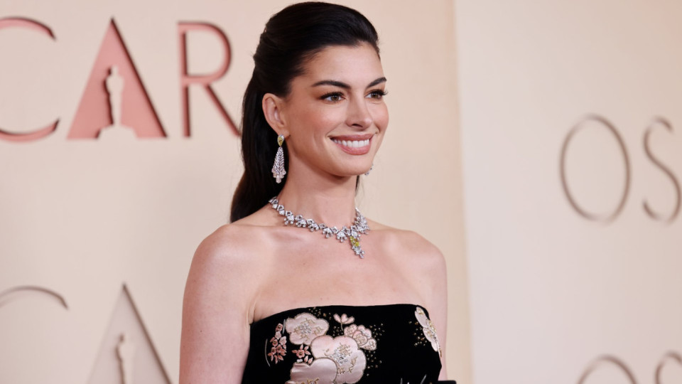 Феновете на Ан Хатауей останаха впечатлени от визията й на наградите "Оскар"