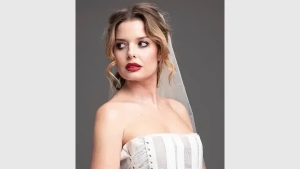 Мълния! Алекс Сърчаджиева се омъжва (Ето кой е жениха)