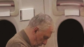 Ивайло Калфин хърка на евтин полет