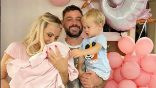 Камелия на първия рожден ден на дъщеря си: Благодарим на живота, че ни срещна (видео)