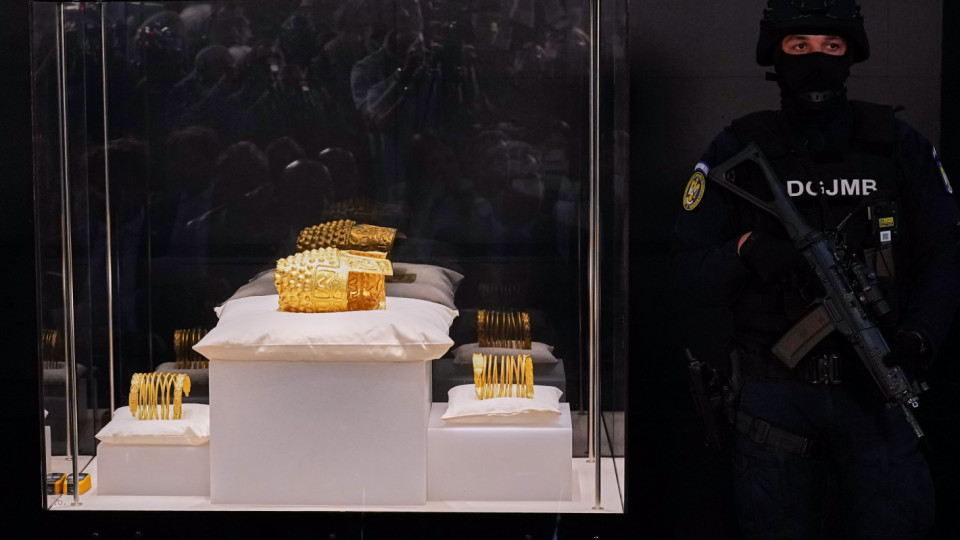 Показаха върнатото румънско златно съкровище, откраднато в Нидерландия (снимки/видео)