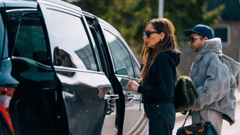 ВИП пристигане с 30 души екип: Деспина Ванди вече е в София (снимки)