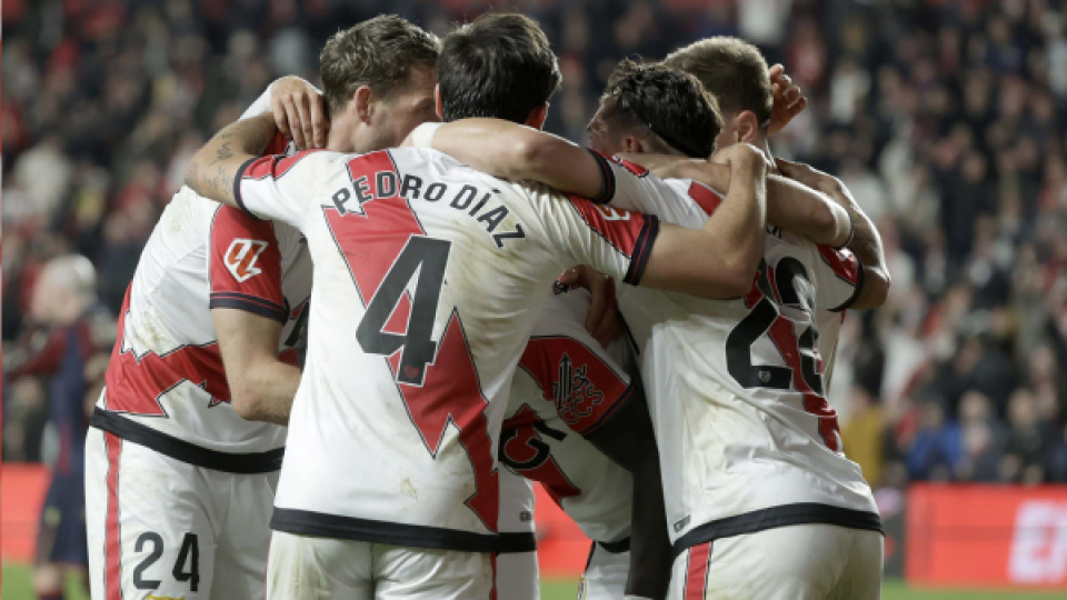 Силната домакинска форма дава спокойствие на Райо преди първия мач със Страсбург