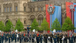 Гледайте на живо: Парадът на Червения площад в Москва (видео)