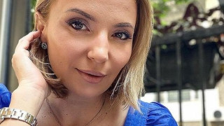Ирина Тенчева не устоя: Отново посегна към чашката!