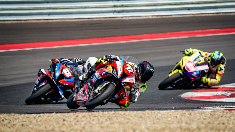 Международният шампионат BMU European Road Racing Championship 2026 събира състезатели от цяла Европа в България