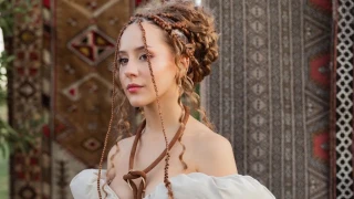 Певицата и риалити звезда Мона: Баща ми е дизайнер, а майка ми – учителка